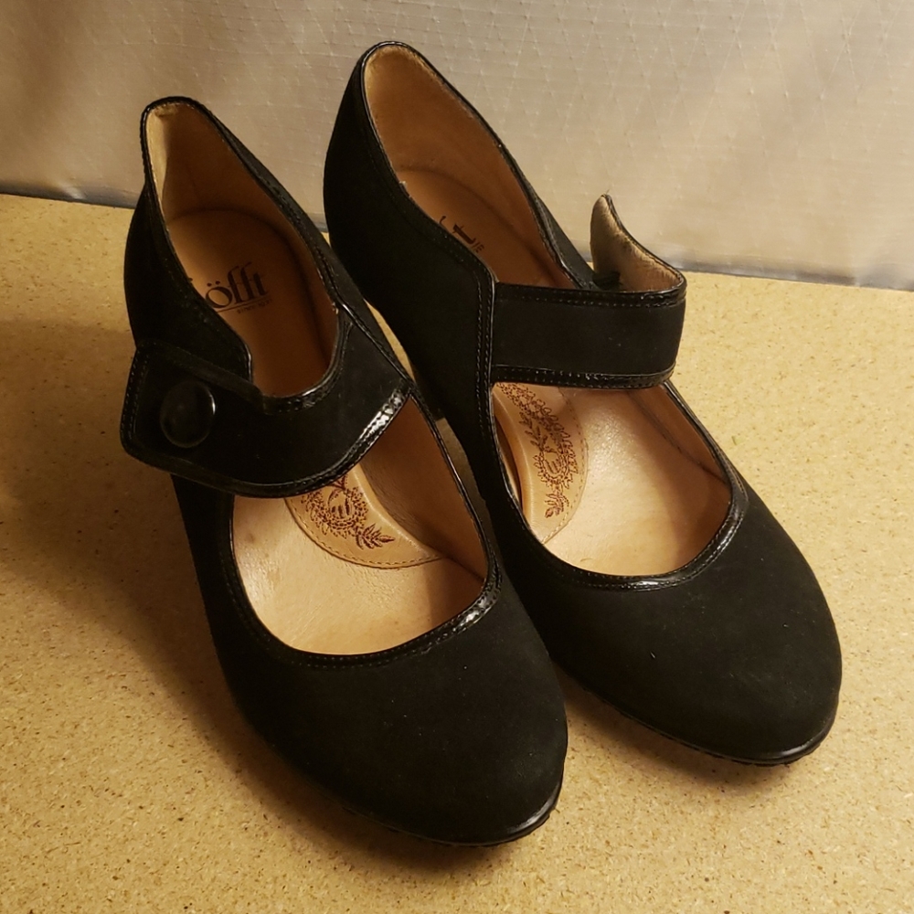 Sofft Black Suede Pump